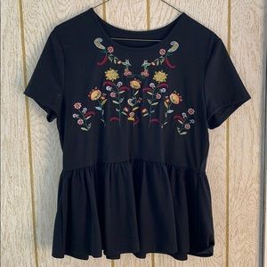 Flower embroidered tee
